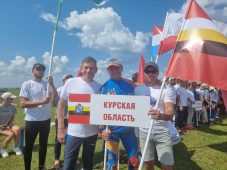 Курянин принимает участие в чемпионате Вооруженных Сил РФ по парашютному спорту