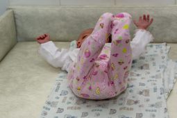 В Курске выписали новорождённую, которую оперировали в первые сутки