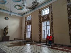 В Курске на вокзале ликвидируют последствия от атаки беспилотника ВСУ