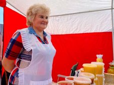 Фермеры привезли на ярмарку в Курск около 16 тонн меда