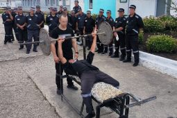 Курские заключённые соревновались в жиме штанги лёжа