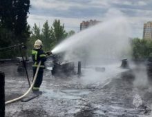 В Курчатове на улице Ленинградской потушили пожар на крыше пятиэтажки