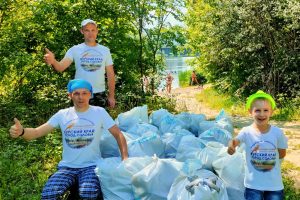 Активисты очистили берег Сейма