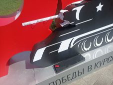 В Курске вандалы испортили фотозоны к 80-летию Победы в Курской битве