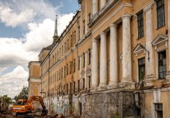 В Курске возобновили ремонт здания мужской гимназии