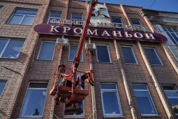 В Курске демонтируют 7 рекламных конструкций на улицах Невского и Энгельса