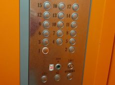 В Курской области до конца 2023 года заменят 356 лифтов