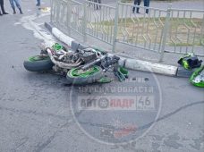 В Курске на улице Карла Маркса в ДТП пострадал 29-летний мотоциклист