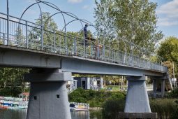 В Курске продолжают ремонт моста через реку Тускарь в парке «Боева дача»