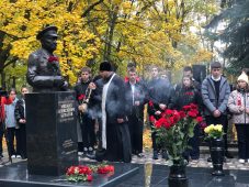 Куряне почтили память героя Советского Союза Михаила Булатова