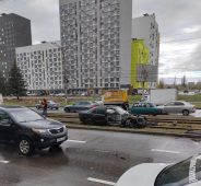 В Курске автомобиль Mercedes-Benz вылетел на трамвайные пути