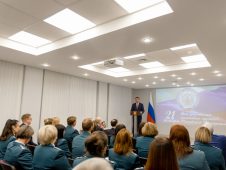 Глава Курской области наградил лучших работников налоговой системы