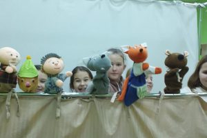 Школьники создали театр кукол