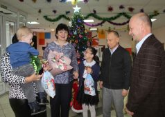 Заместитель председателя Правительства Курской области вручил подарок девочке из Горшеченского района