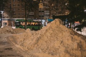 В Курске начали проверку после сообщения о свалке снега на улице 1-й Кожевенной
