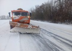 В Курской области дороги от снега чистят почти 300 единиц техники