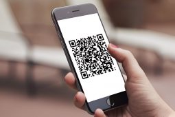 Сбер подключил 16 новых банков к сервису оплаты через QR-код