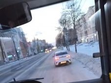 В Курске оштрафуют водителя, который ехал по полосе для общественного транспорта