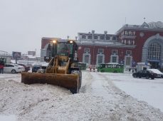 В Курске снег убирают 60 единиц техники и 61 рабочий