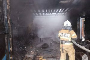 В Курске из-за пожара в гараже едва не загорелись два частных дома