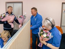 Роман Старовойт поздравил работников Курской станции скорой помощи с Новым годом