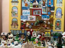 В Курском театре кукол проходит выставка детских поделок