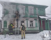 Курянин спас 50-летнюю соседку из горящего дома