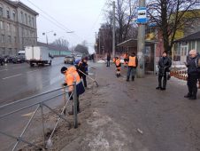 В Курске чистят улицы 56 единиц техники и 68 человек