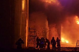 В Курском районе ликвидируют пожар на нефтебазе
