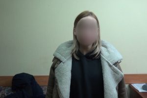 В Курске задержали москвичку, которая работала курьером мошенников