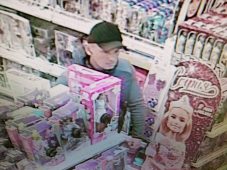 Курская полиция ищет подозреваемого в краже из магазина детских игрушек
