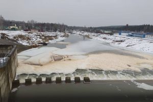 В Курской области специалисты проведут анализ пены на реке Тускарь