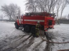В Курске в 17-м Степном переулке сгорели хозпостройка и часть жилого дома