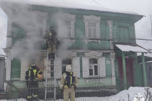 Курянин спас соседку из горящего дома