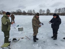 Курских рыбаков предупредили об опасности выхода на лёд