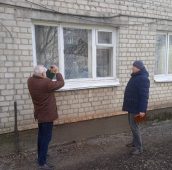 В Курске осколки украинского беспилотника повредили 10 домовладений