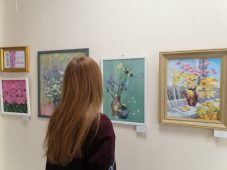 Курян приглашают на выставку картин «Цветочное настроение»