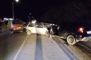 В Курской области в столкновении трёх машин ранена женщина