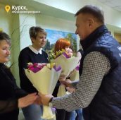 Роман Старовойт поздравил сотрудниц службы спасения и «Курскэлетротранса»
