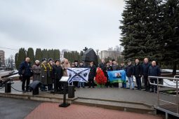 В Курске почтили память погибших моряков-подводников