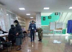 На избирательном участке в Курском ГАУ проголосовала 94-летняя женщина
