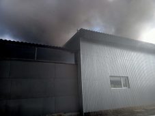 В Медвенском районе Курской области горел ангар