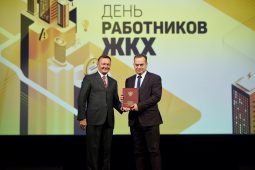 Губернатор поздравил работников ЖКХ Курской области