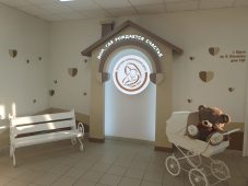 В Курском перинатальном центре обновили выписной зал