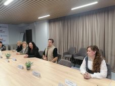 Стас Пьеха посетил отделение фонда «Защитники Отечества» Курской области