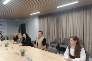 Стас Пьеха посетил отделение фонда «Защитники Отечества» Курской области