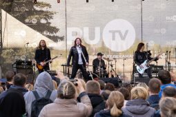 В Курске 19 апреля на заводе выступила рок-группа «Земляне»
