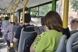 Жители Курска жалуются на отключенные кондиционеры в автобусах