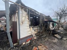 В Курске из-за атаки беспилотника сгорел жилой дом