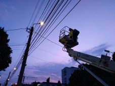 В Курске продолжают ремонтировать уличные фонари